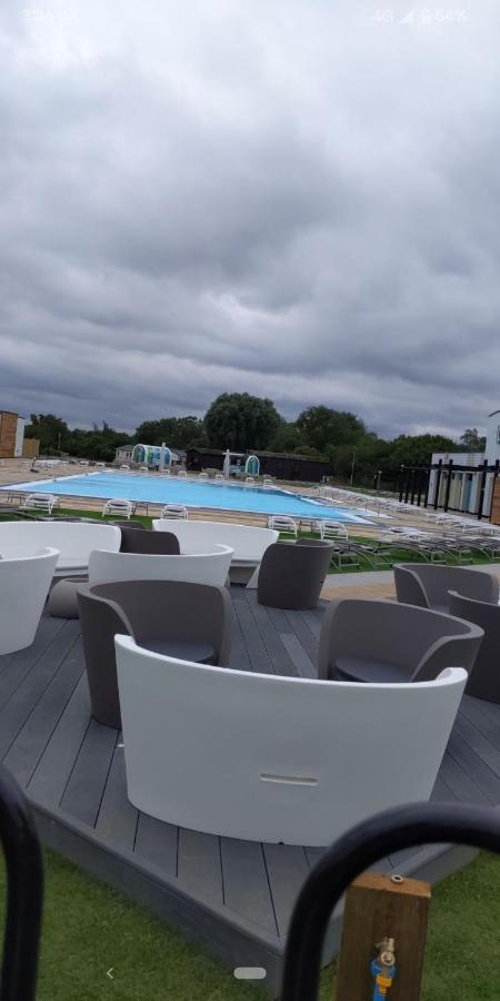 P&D'S Pearl Caravan At Tattershall Lakes Country Park Hotell Eksteriør bilde
